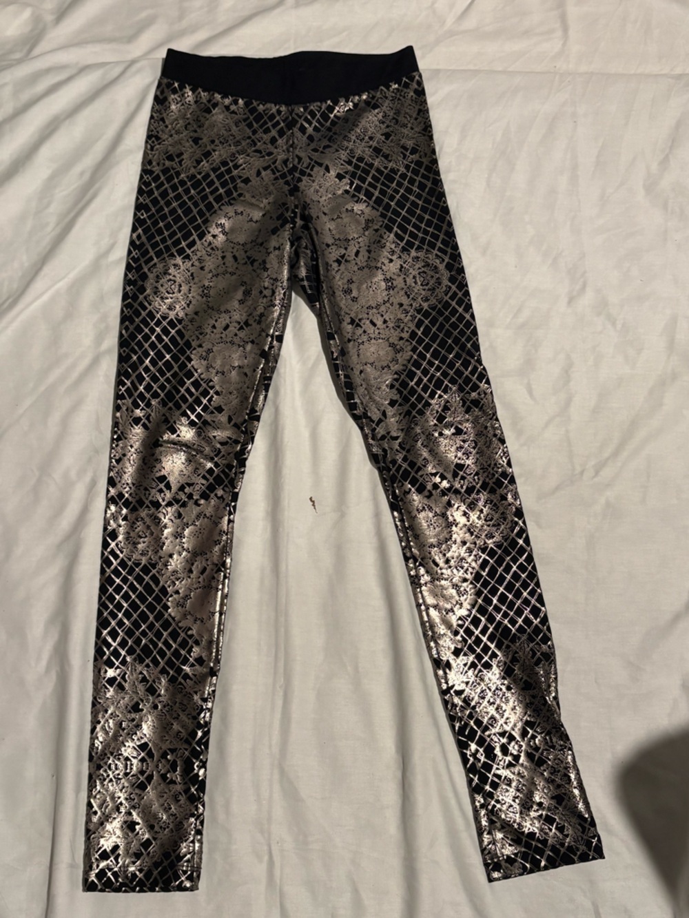 bebe Black Stretch leggings with silver Metallic details UNIQUE- NWOT (SZXS)